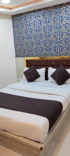 Hotel Bhavya Airport Road